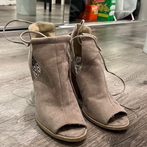 Qupid Lace Up heels